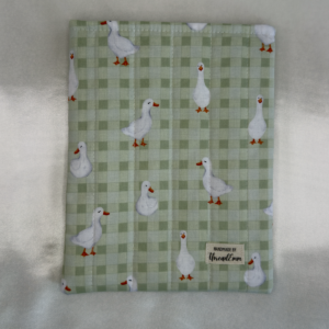 20260812-Ducks on Green Gingham L011 Ducks on Green Gingham Quilted E-Reader/Book Sleeve