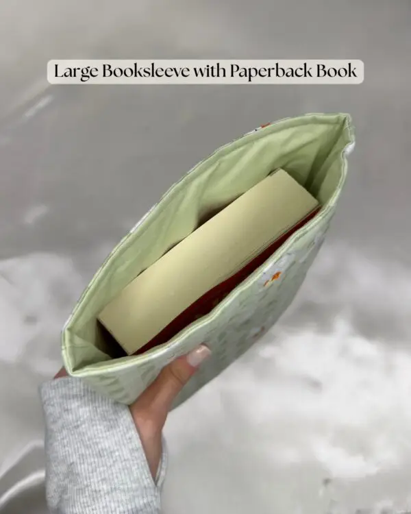 L BS w Paperback Blueberry Quilted E-Reader/Book Sleeve
